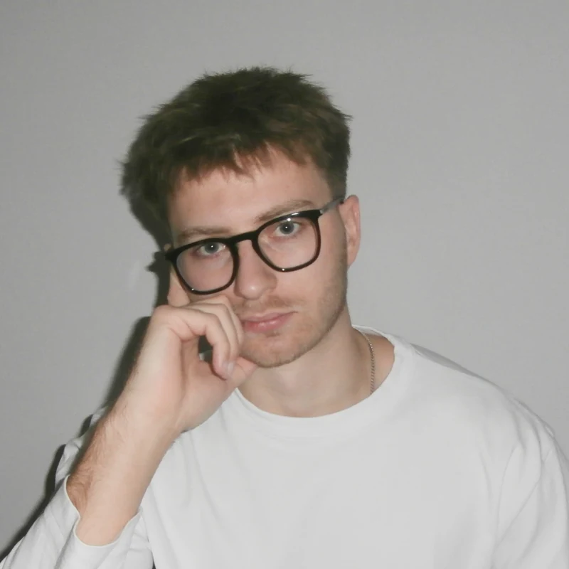 Flo, the senior designer behind adfects